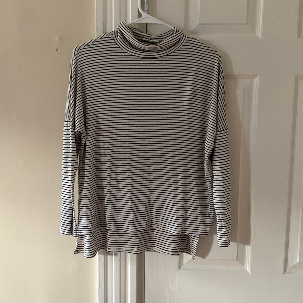 Light Long sleeve turtle neck top